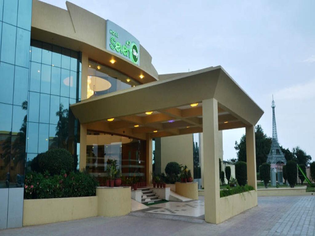 Seven Sky Clarks Exotica Hotel Bhuj Luaran gambar