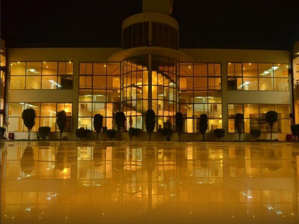 Seven Sky Clarks Exotica Hotel Bhuj Luaran gambar
