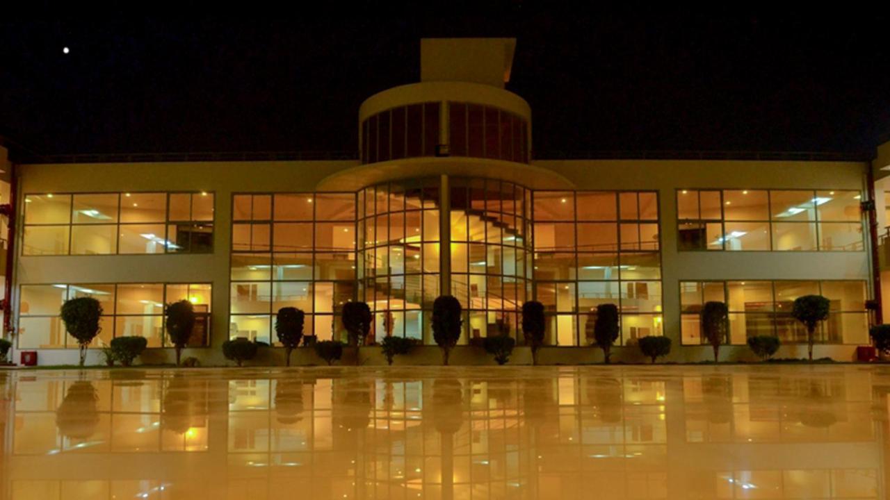 Seven Sky Clarks Exotica Hotel Bhuj Luaran gambar