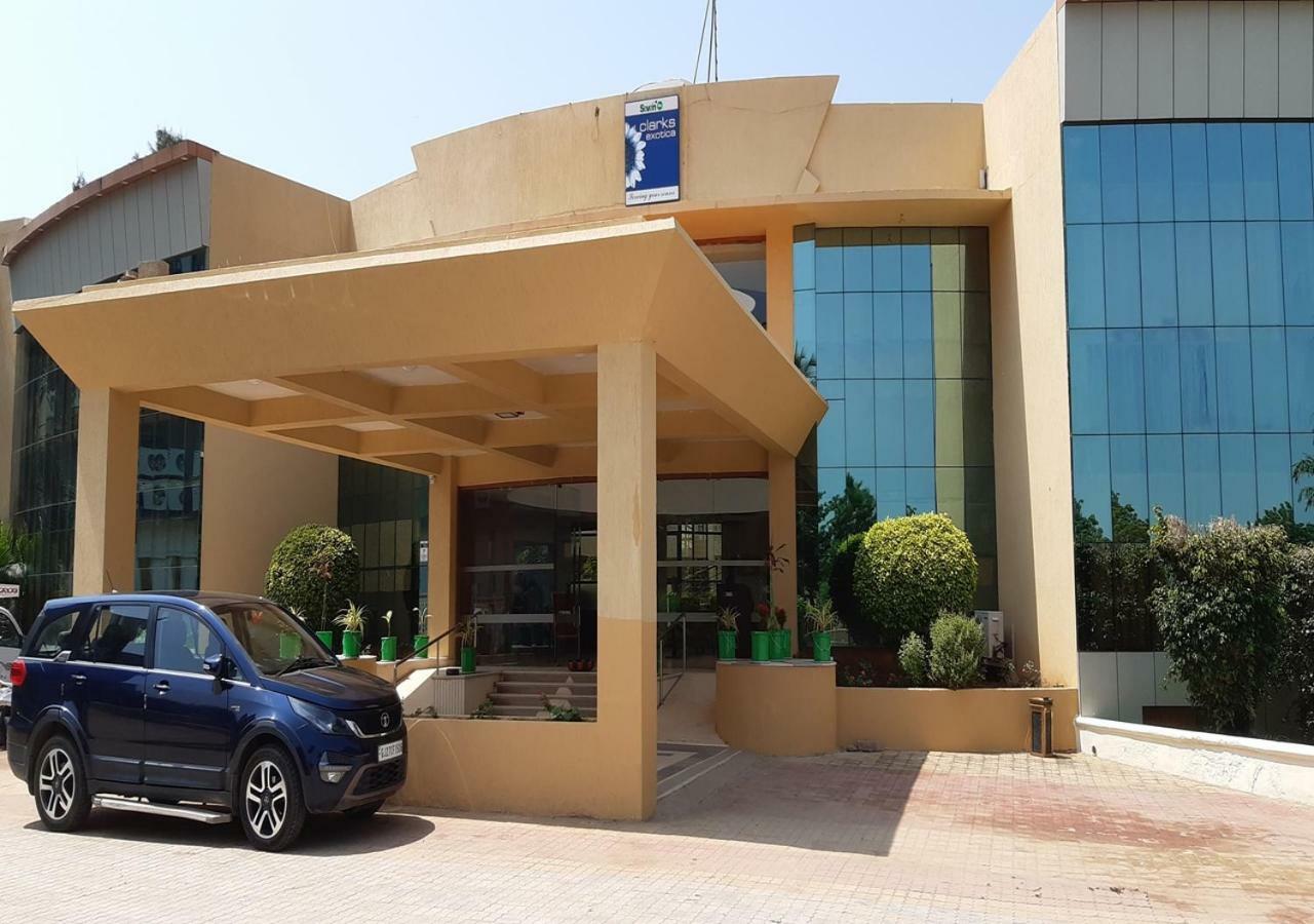 Seven Sky Clarks Exotica Hotel Bhuj Luaran gambar